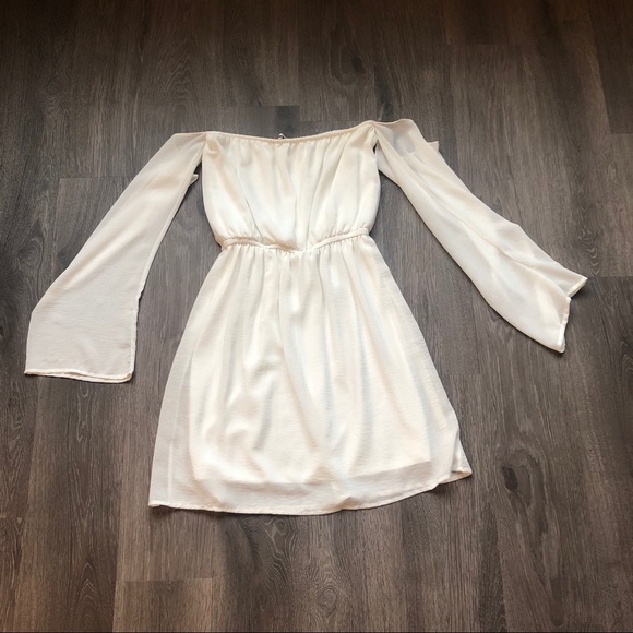 Lulus Dresses & Skirts - Lulu’s dress 👢